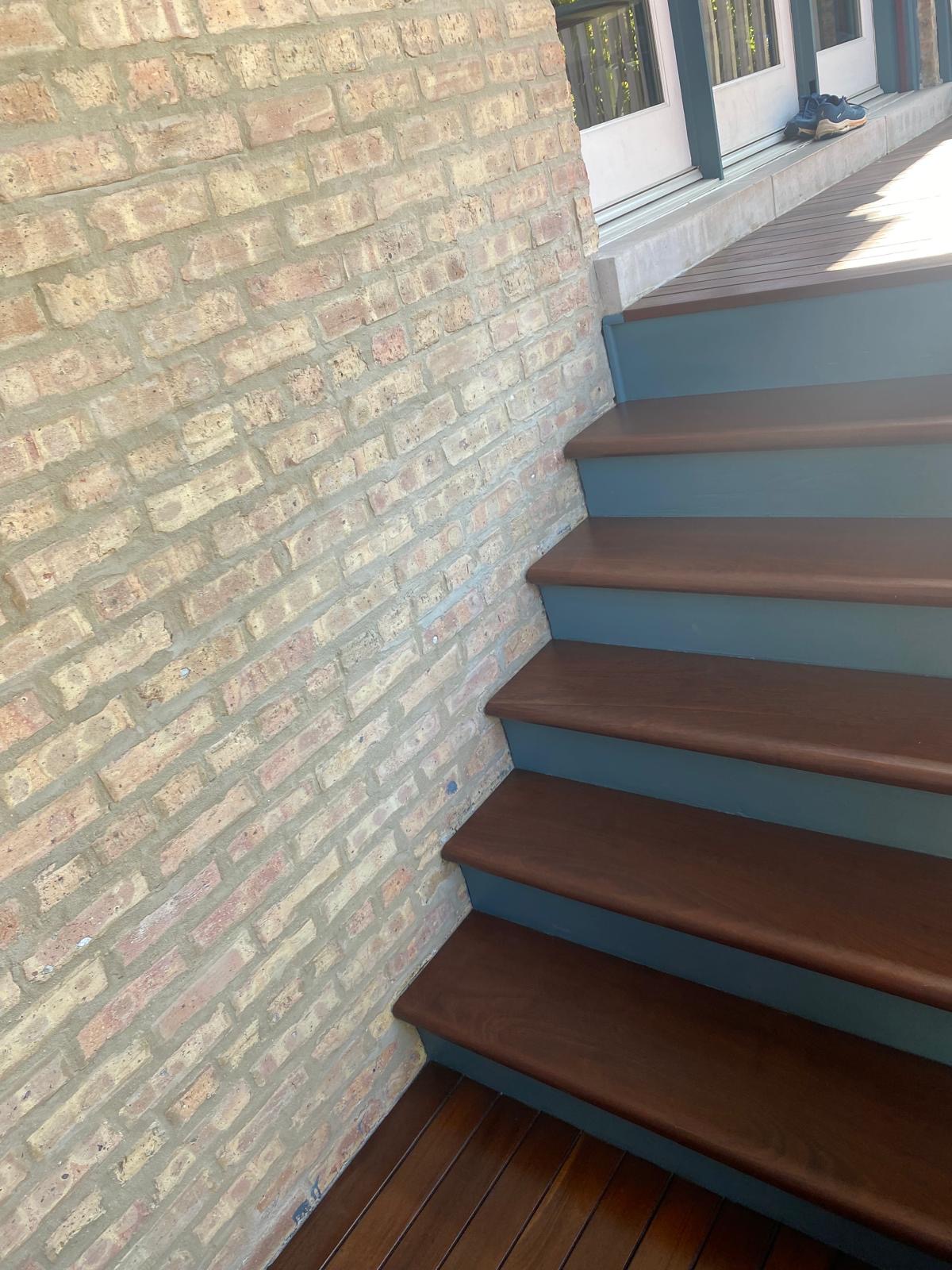 Gray horizontal fence painting